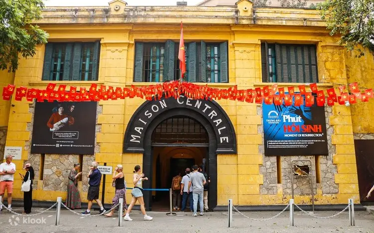 Hoa Lo prison