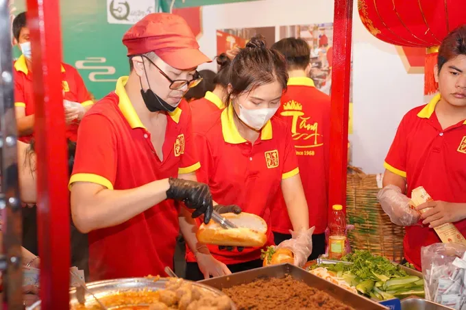 Ho Chinh City Tourism