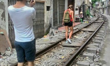 train street hanoi