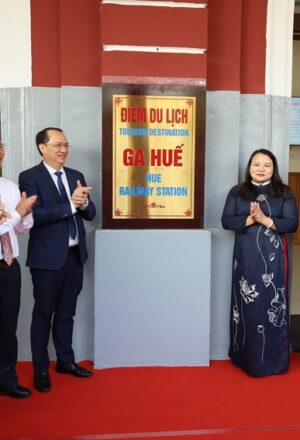 New Look Unveiled for “Connecting Central Heritage Journey” Train