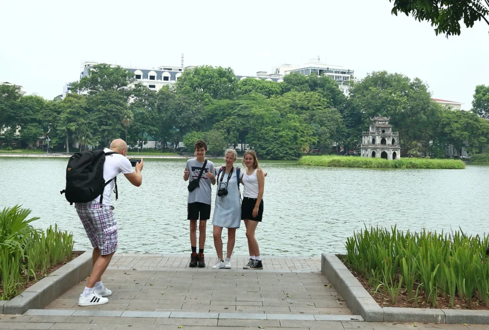 visit hoan kiem lake
