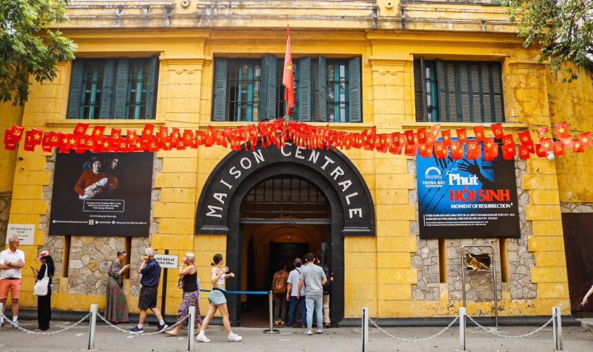 Ha Noi: Hoa Lo Prison Relic exhibition honors revolutionary spirit