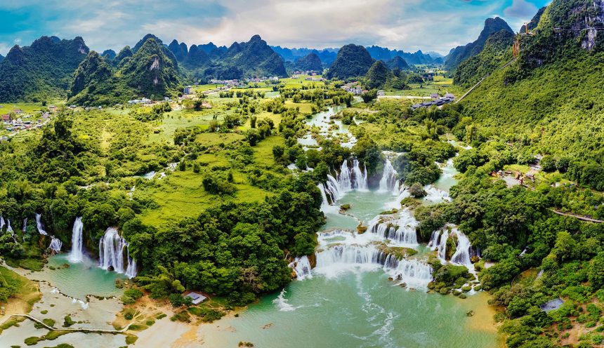 Ban Gioc Waterfall: Majestic beauty on the Northern border