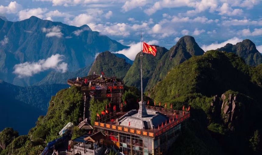 Immerse in vibrant colours on the Roof of Indochina this autumn