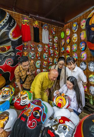 International tourist arrivals to Vietnam surge to nearly 16 million